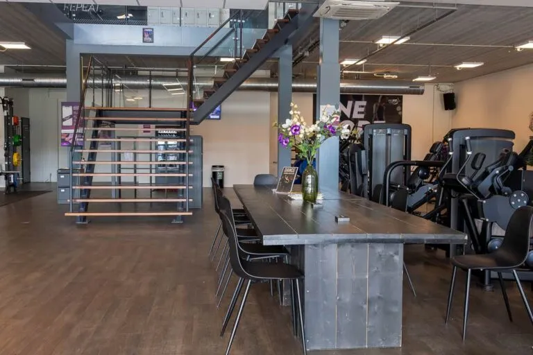 Pro Fit Gym Sportschool Emmen Koffie Tafel En Trap