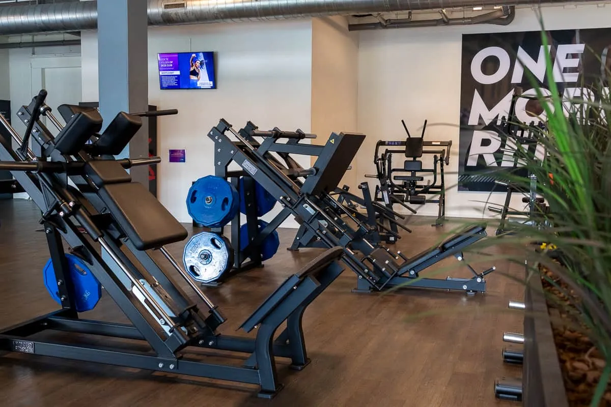 Pro Fit Gym Emmen Hack Squat And Leg Press